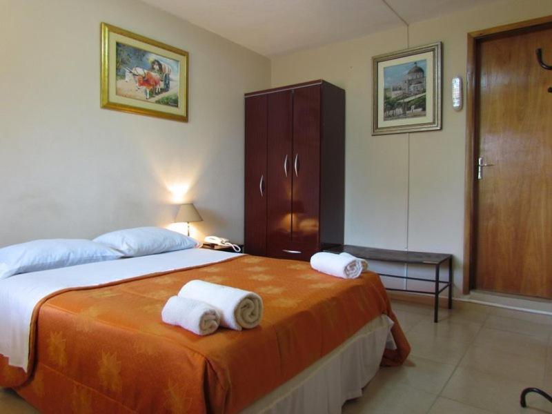 Hostal Casa Suiza 亚松森 外观 照片