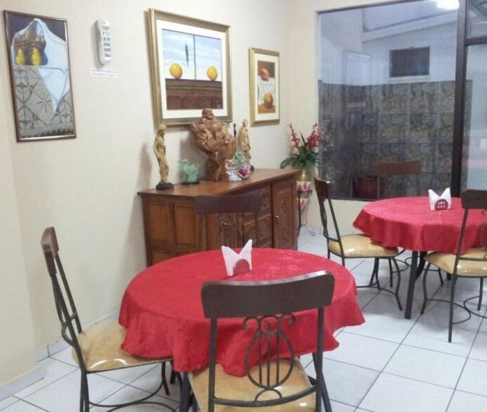 Hostal Casa Suiza 亚松森 外观 照片